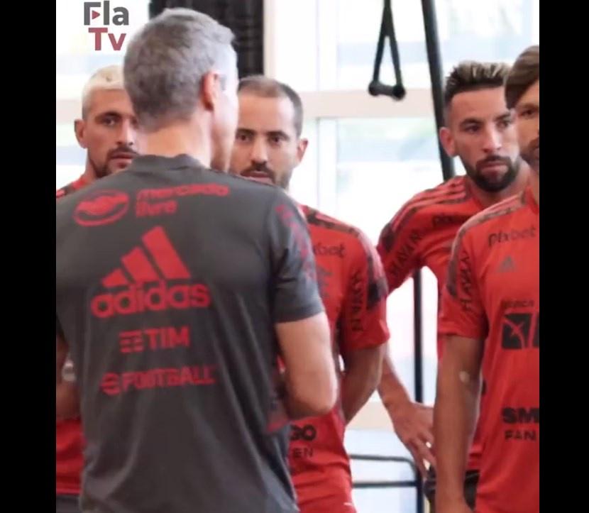 Vídeo: Primeiro dia de treino com Paulo Sousa