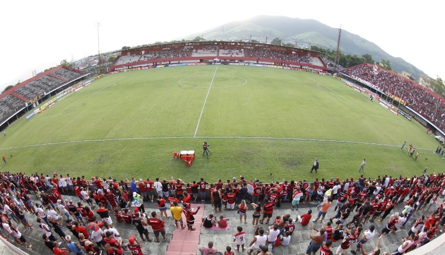 Além do campo: Flu e Botafogo também colocam diretoria do Fla em xeque