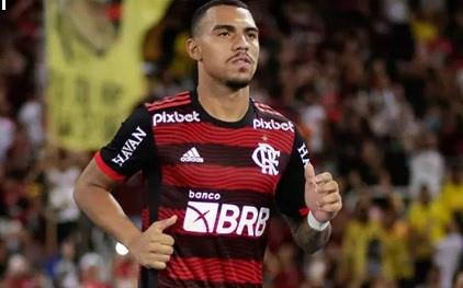 Flamengo renova com Matheuzinho até 2026; Gomes, Lázaro e Victor Hugo são os próximos