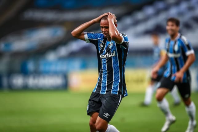 Vanderson se emociona com primeiro gol pelo Grêmio, mas vira motivo de cobranças internas