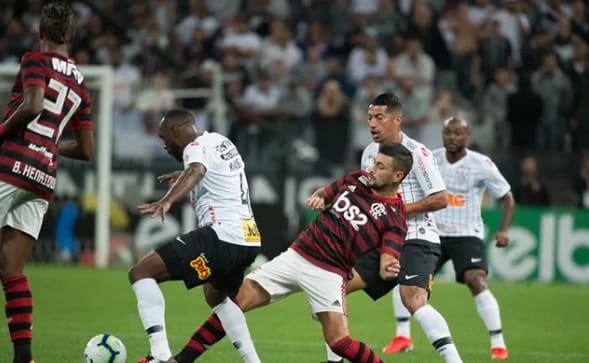 Flamengo bate o Corinthians na Arena e sai na frente por vaga nas quartas da Copa do Brasil