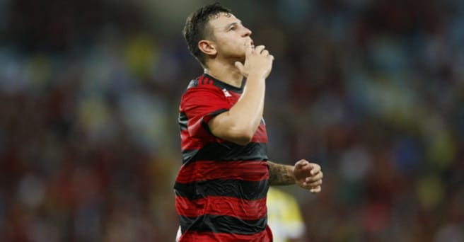 Flamengo estende contrato de volante formado no Ninho até 2023