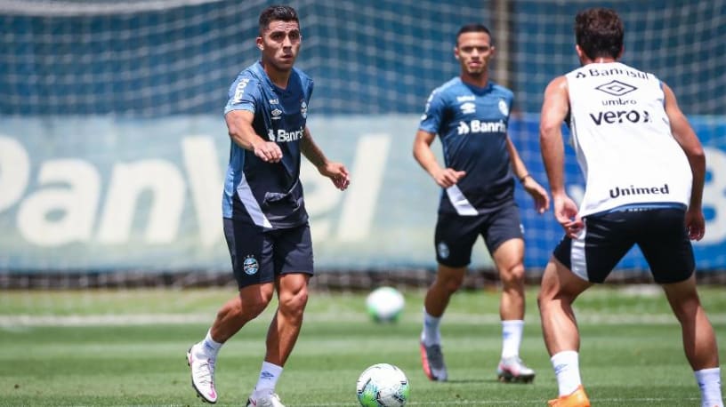 Pinares participa de treino e pode estrear pelo Grêmio contra o Corinthians