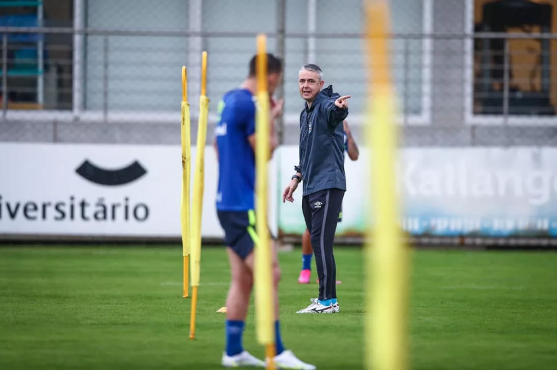 Kannemann e Pinares seguem transição, e Tiago Nunes esboça time do Grêmio para Sul-Americana