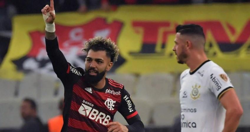 Com golaços de Arrascaeta e Gabigol, Flamengo vence Corinthians e abre vantagem nas quartas da Libertadores