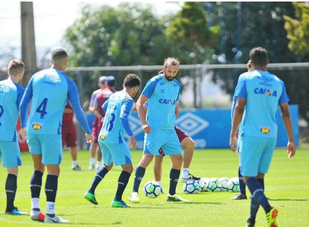 Com missão de voltar a vencer no Brasileiro, Cruzeiro encerra preparação para encarar Grêmio