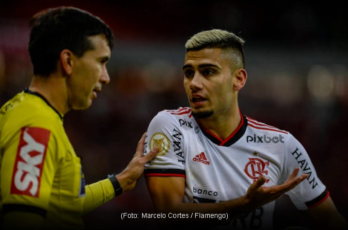 Andreas Pereira prega união com a torcida por reação do Flamengo