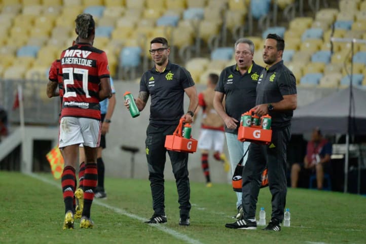 Abel Braga reclama e gols perdidos viram tema de debate no Flamengo