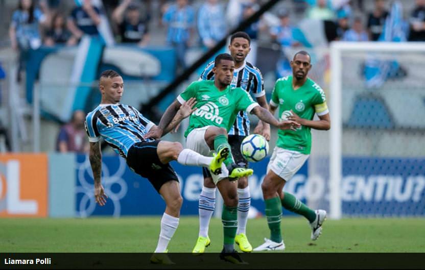 Grêmio passa fácil pela Chapecoense e se garante na Libertadores