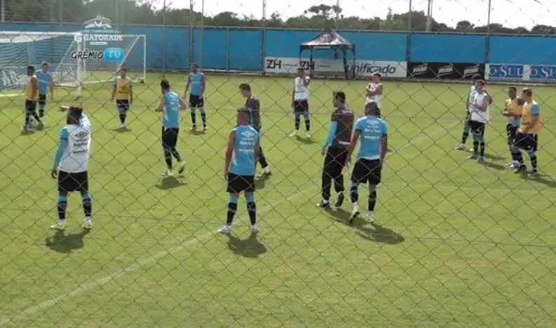 Grêmio trabalha condicionamento físico e faz treino com bola