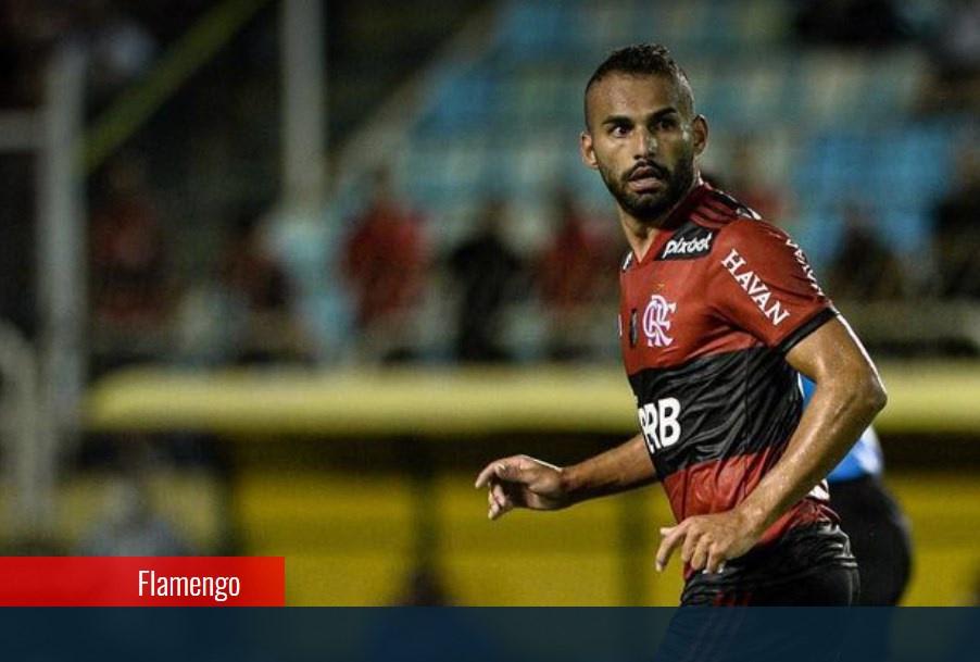 Thiago Maia sofre corte profundo em treino do Flamengo e passa por cirurgia