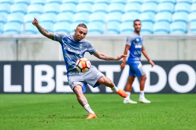 Com muito chute e pouco gol, Grêmio só é mais efetivo que cinco equipes do Brasileirão