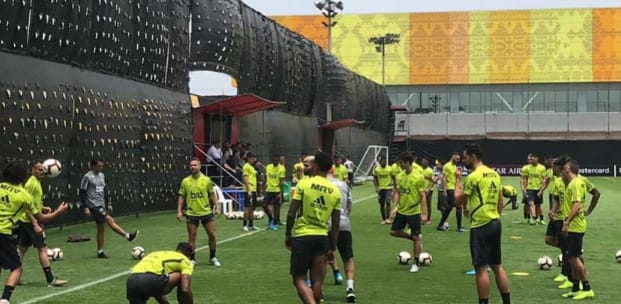 Clima leve e elenco completo: o primeiro treino do Flamengo em Lima