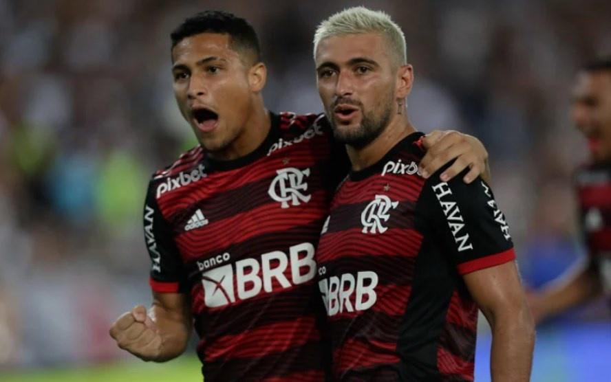 Preciso e com futebol envolvente, Arrascaeta é crucial para o Flamengo vencer o Botafogo em clássico