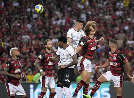 David Luiz fala sobre detalhes de trabalho com Rodinei no Flamengo: Um cara que cheguei e vi órfão