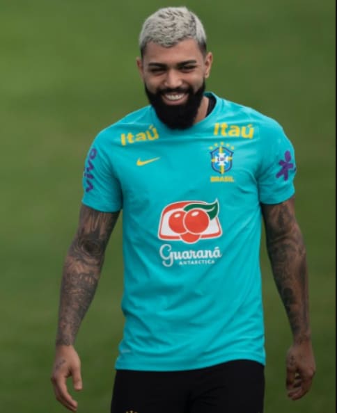 Tite acena que Gabigol será titular