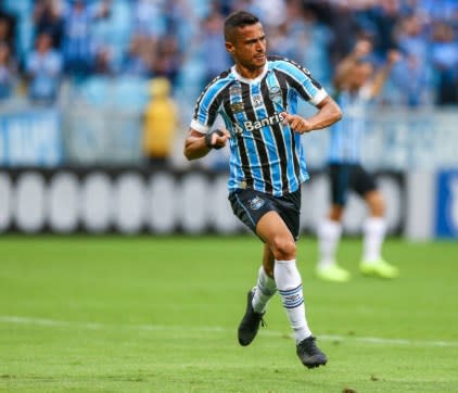 Grêmio cogita manter volante Cícero para a temporada