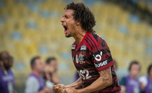 Tá bem, Arão! Volante do Flamengo é o segundo jogador que mais desarma na Libertadores