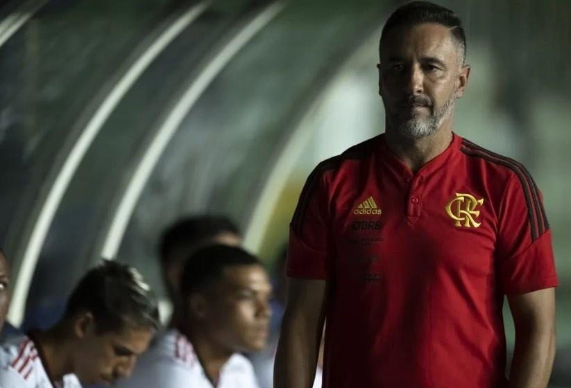 Não somos máquina: Vítor Pereira diz que Flamengo foi lento e se preocupa com parte física