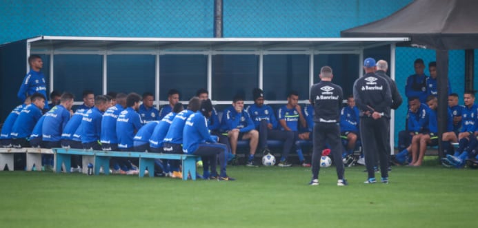 Grêmio tem 15 jogadores com contrato na reta final; veja