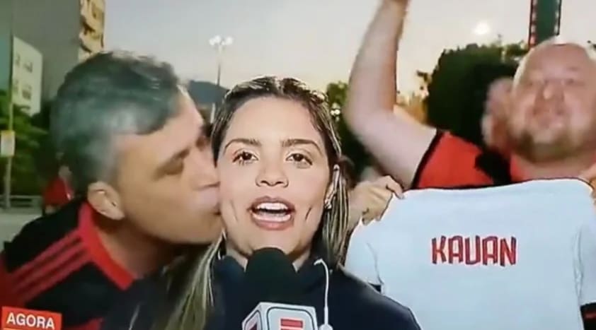 Testemunhas dizem que torcedor tentou fugir após beijar repórter da ESPN
