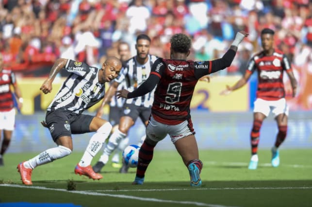 Gabigol tem 93 de aproveitamento em pênaltis pelo Flamengo contra 62 de Vitinho