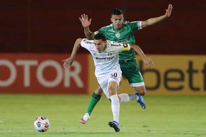 Felipão observa quatro atletas do grupo principal em jogo pelo Aspirantes