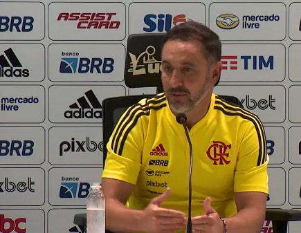 Vítor Pereira fala em estratégia do Flamengo por João Gomes e diz que busca soluções: Questão entregue à diretoria