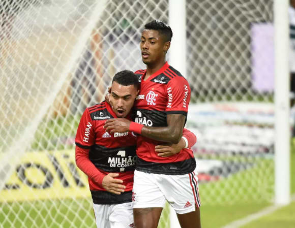 Atuações Flamengo: Vitinho, Michael, Matheuzinho e Gerson se destacam na vitória sobre o Coxa