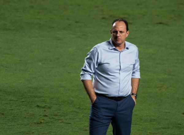 Rogério Ceni chega ao Rio de Janeiro para assinar contrato com Flamengo