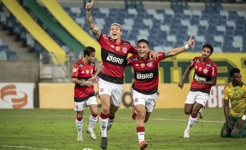 Desfalques abrem espaço para retorno de dupla no Flamengo