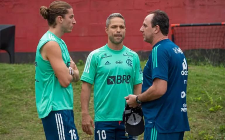 Nas escolhas e nos bastidores, Ceni se aproxima das lideranças do Flamengo