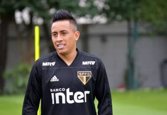 Atrás de um meia, Grêmio busca informações por empréstimo de Cueva