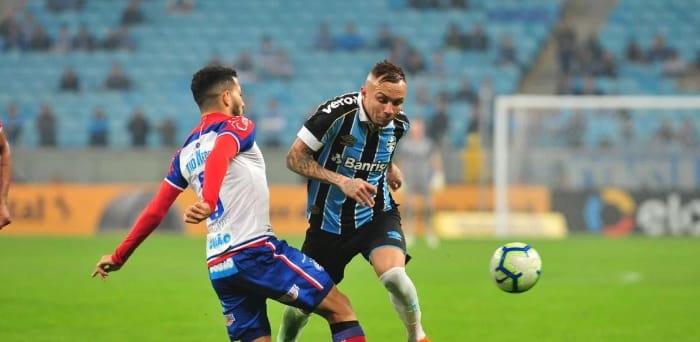 Everton embala a torcida e deixa sua marca num dia frustrante para o Grêmio