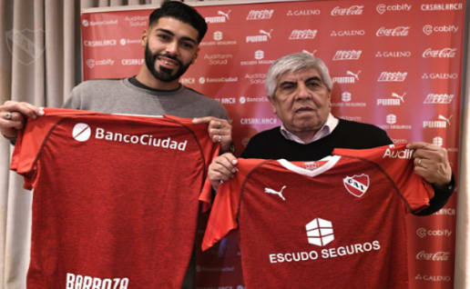 Alvo do Flamengo, zagueiro Alexander Barboza assina com Independiente