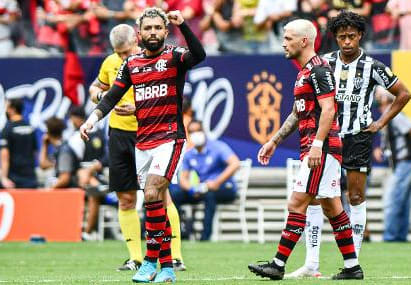 Comentarista corneta Gabigol por gols perdidos no Flamengo: perna direita é cega