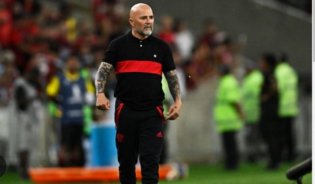 Reservado fora das telas, Sampaoli, do Flamengo, usa rede social para divulgar ideias táticas