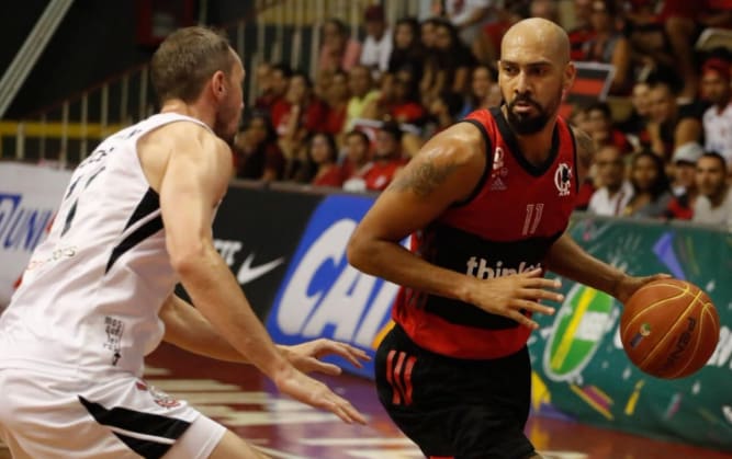 Fla vence Corinthians pela terceira vez e garante vaga nas semis do NBB