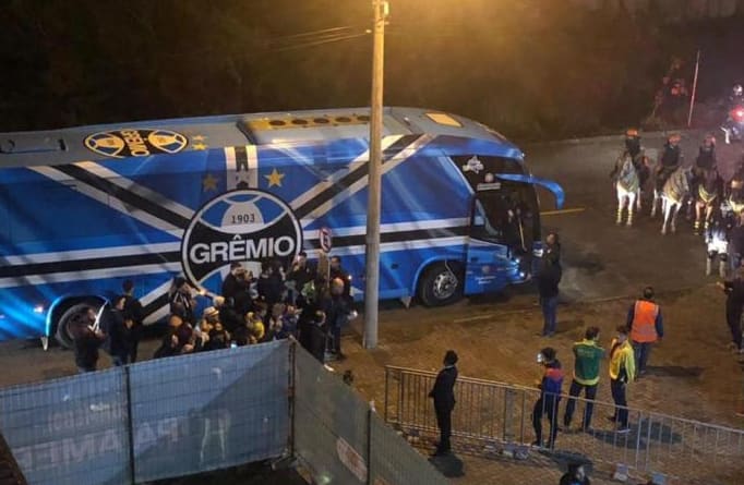 Jogadores do Grêmio assistem a jogo da Seleção nos camarotes da Arena