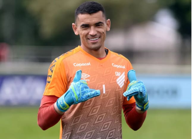 REFORÇO! Flamengo contrata goleiro Santos