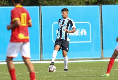 Grêmio negocia jovens da base e tenta lucrar a longo prazo