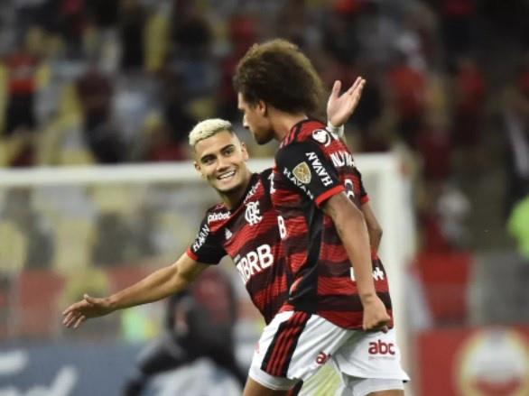 No ataque: Flamengo encontra caminho pelo alto
