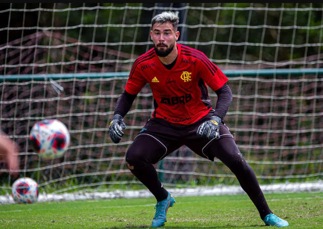 Em alta, Matheus Cunha chama atenção do mercado; Flamengo trata renovação sem pressa