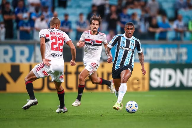 [OPINIÃO] Grêmio dá esperança pela bola