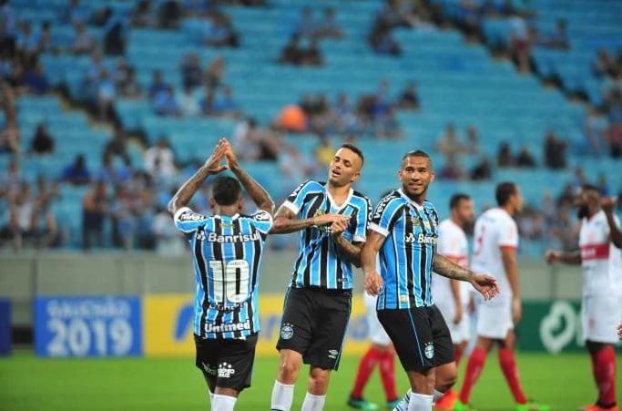 Grêmio goleia o São Luiz em grande atuação de Marinho