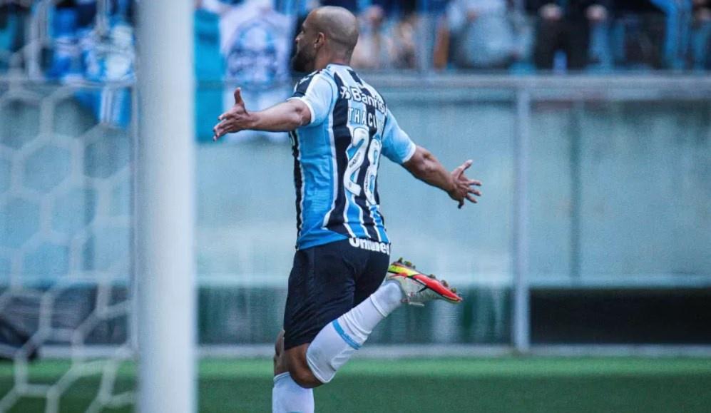 Não conseguimos impor nosso ritmo, diz meia do Grêmio após derrota