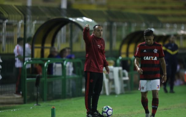 Fla Sub-17 tem semana decisiva, e técnico relata clima: Especial