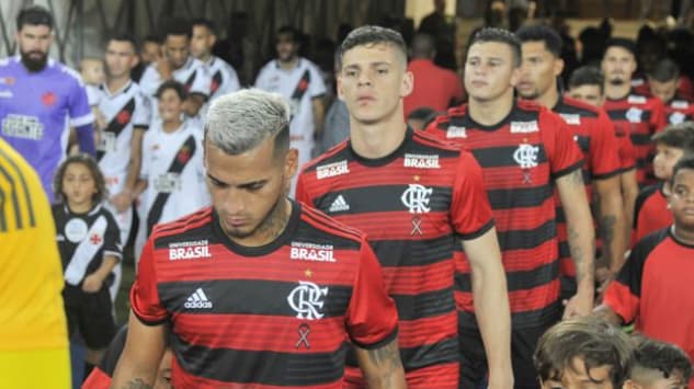 [ENQUETE]: Você acha que Ronaldo tem futebol para ser titular no time do Flamengo?