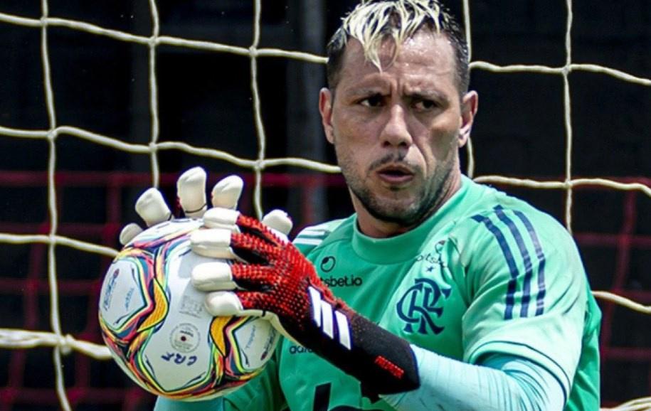 Com Diego Alves sem jogar, Flamengo intensifica busca por goleiro no futebol europeu