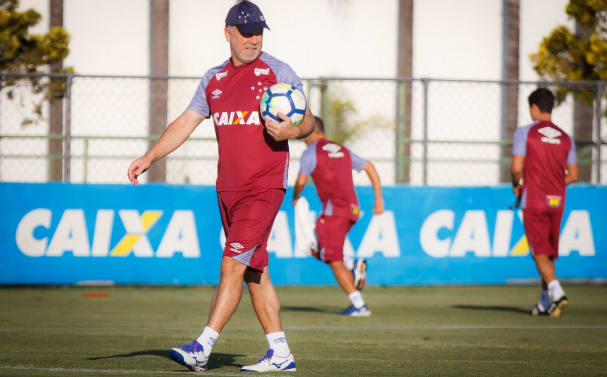 Mano não confirma equipe, mas antecipa mudanças para o jogo contra o Ceará